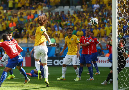 Thắng Chile ở “loạt đấu súng”, Brazil nhọc nhằn vào tứ kết