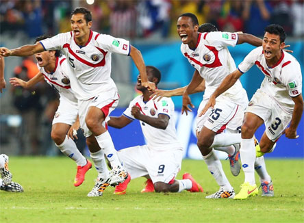 Thắng Hy Lạp trên chấm 11m, Costa Rica vào tứ kết