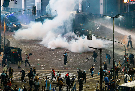 Thất bại của Argentina kéo theo bạo lực bùng phát