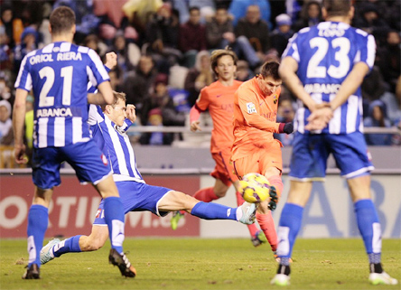 Vòng 19 La Liga: Thắng đậm, Barca bám đuổi Real