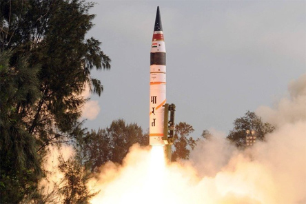 Ấn Độ lần đầu phóng thành công tên lửa Agni-5 từ bệ di động