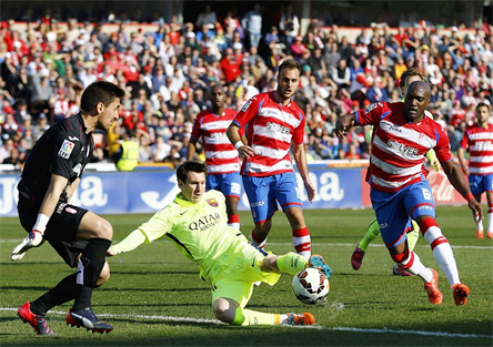 Vòng 25 La Liga: Barca thắng dễ Granada