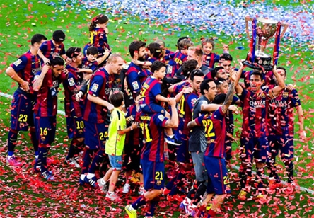 Barca nhận cúp La Liga trong ngày chia tay Xavi