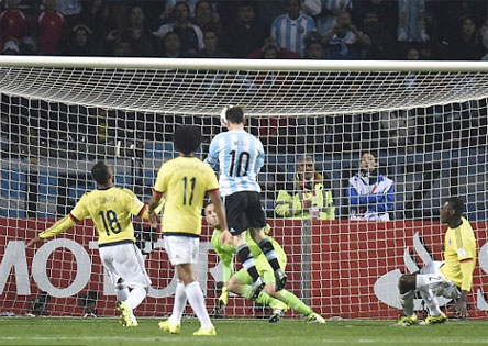 Thắng Colombia sau “đấu súng”, Argentina vào bán kết Copa America 2015