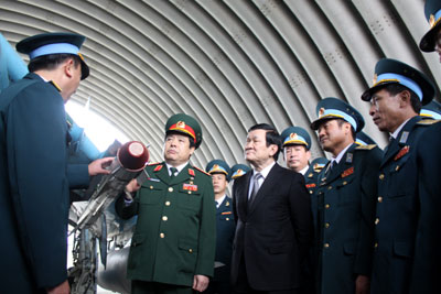 Chủ tịch nước Trương Tấn Sang thăm Quân chủng Phòng không-Không quân