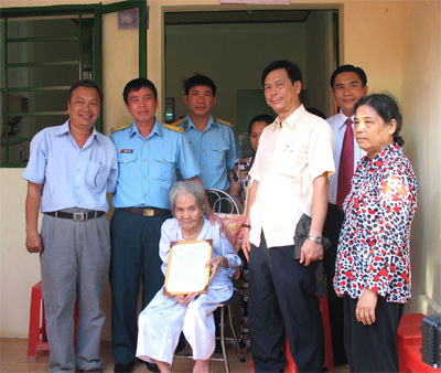 Chúng con đón mẹ về nhà mới