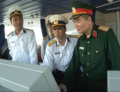 Thượng tướng Trương Quang Khánh kiểm tra các đơn vị quân đội tại Đà Nẵng