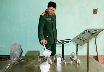 Sáng kiến trợ lực tay lái xe thiết giáp bánh lốp