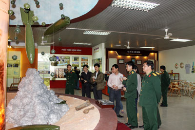 Bom, mìn và câu chuyện “nhận thức”