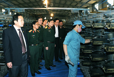 Ban Bí thư kiểm tra việc thực hiện Chỉ thị 03 của Bộ Chính trị tại Nhà máy Z176