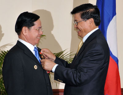 Trao huân chương cao quý cho gia đình Anh hùng Lao động Lê Văn Kiểm