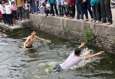 Đặc sắc hội làng Trịnh Nguyễn