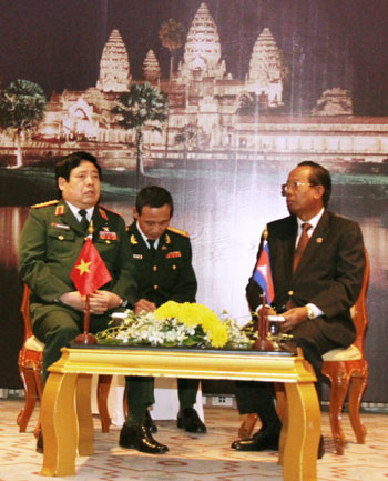 Hoạt động của Đại tướng Phùng Quang Thanh tại Cam-pu-chia