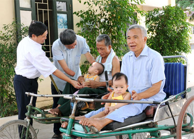 Giải quyết việc làm cho con đẻ của thương binh, bệnh binh nặng (bài 1)