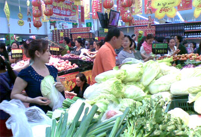 Kiềm chế tăng giá, kích thích sức mua