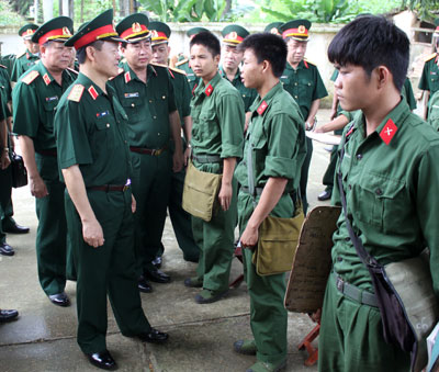 Thượng tướng Lê Hữu Đức làm việc với Binh chủng Pháo binh