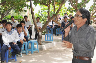 “Anh hùng mổ bụng”