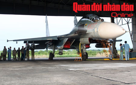 Quân chủng PK-KQ thực hành bắn, ném thường xuyên năm 2012