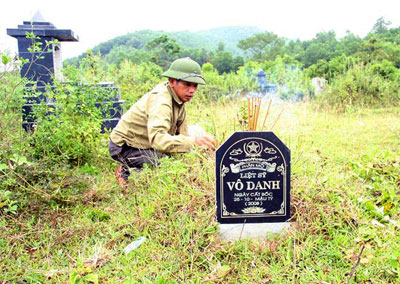 Liệt sĩ Nông Văn Bàng (Bằng) đang an táng tại nghĩa trang xóm Bãi Bằng