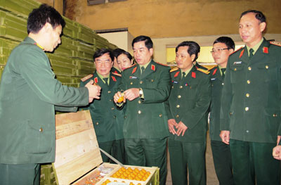 Cấp phát nhiều chủng loại đồ dùng huấn luyện cho các đơn vị trong toàn quân