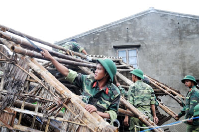 Trong gian khổ càng thương đồng bào