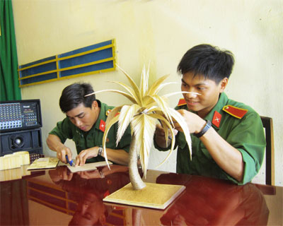 Quà 20-10 của lính trẻ