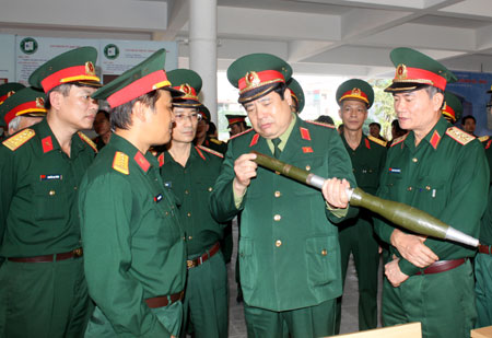 Đại tướng Phùng Quang Thanh thăm và làm việc tại Học viện Kỹ thuật Quân sự