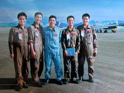 4 năm, 3 cấp phi công, 3 đề tài