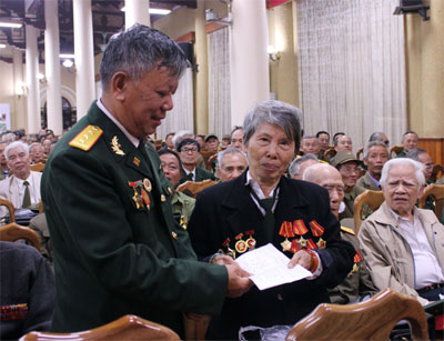 Tốc ký thơ tặng đồng đội