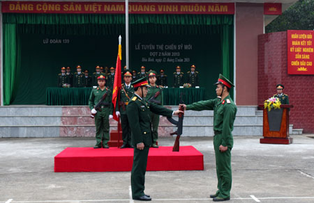 Tuyên thệ chiến sĩ mới đợt 2- 2013 ở Lữ đoàn 139 (Binh chủng TTLL)