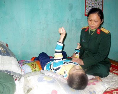 Luôn phải “giật gấu vá vai”