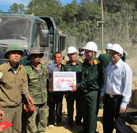 Đón Xuân trên đường tuần tra biên giới