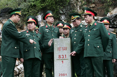 Thượng tướng Nguyễn Thành Cung kiểm tra tuyến biên giới tỉnh Cao Bằng