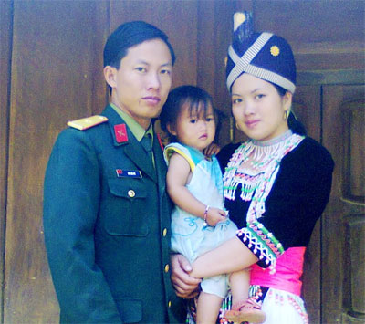 Mối tình nơi phên giậu