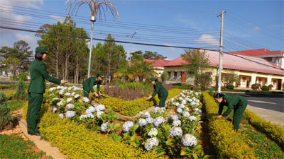 Thiết thực, nhân văn