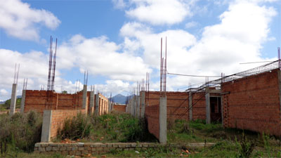 Bệnh viện Nhi thi công dở dang