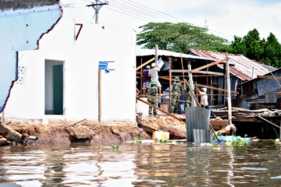 TP Cần Thơ: Hỗ trợ mỗi hộ dân bị sạt lở thêm một triệu đồng