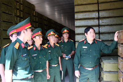 Đại tướng Phùng Quang Thanh kiểm tra Kho K899