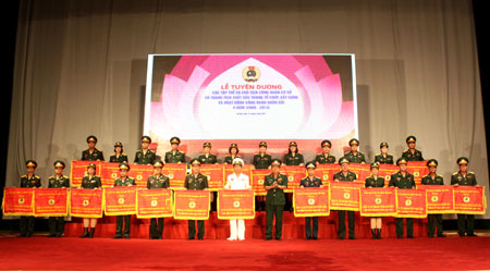 25 tập thể và 100 chủ tịch công đoàn xuất sắc được tuyên dương