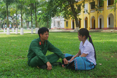 Bén duyên ở phiên chợ tình