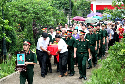 Đưa bạn về quê