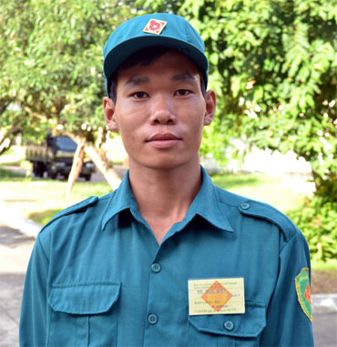 Anh dân quân... đảm đang
