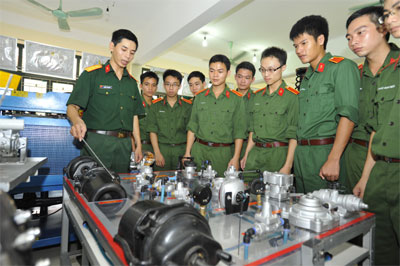 “Động lực” xây dựng nguồn nhân lực