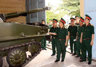 Thượng tướng Đỗ Bá Tỵ thăm và kiểm tra các đơn vị của Quân khu 9