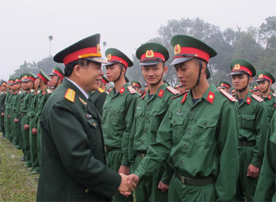 Cán bộ gần gũi, sẻ chia...