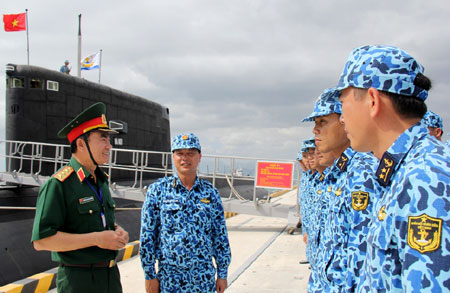 Thượng tướng Trương Quang Khánh thăm, kiểm tra một số đơn vị Hải quân tại Cam Ranh