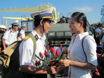 Vượt muôn trùng “sóng dữ”