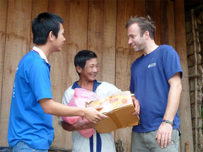 Bay cao cùng “Ngàn hạc giấy”