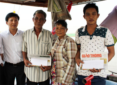 Hết mình cứu người trong hoạn nạn