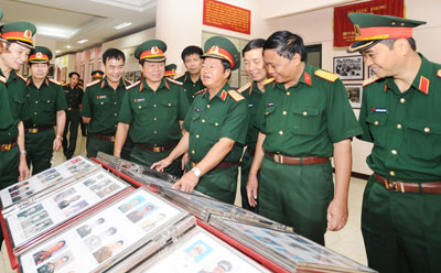 Thượng tướng Đỗ Bá Tỵ thăm và kiểm tra tại Học viện Chính trị
